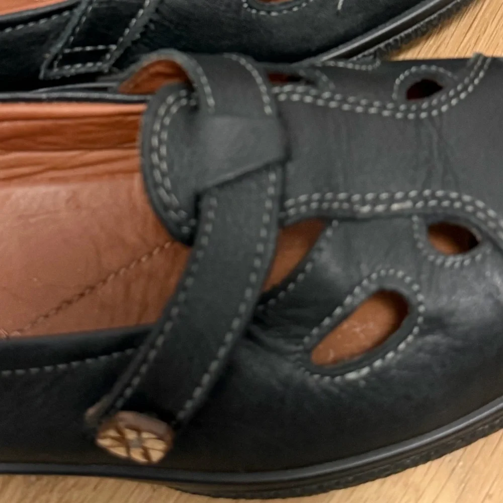 Hotter Black Leather Flats with Cutout Design UK 5 = US 7